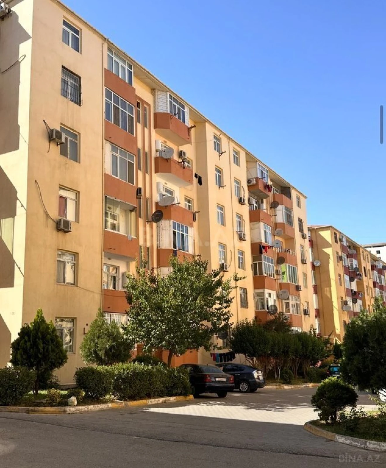 Satılır 2 otaqlı mənzil 83 m²