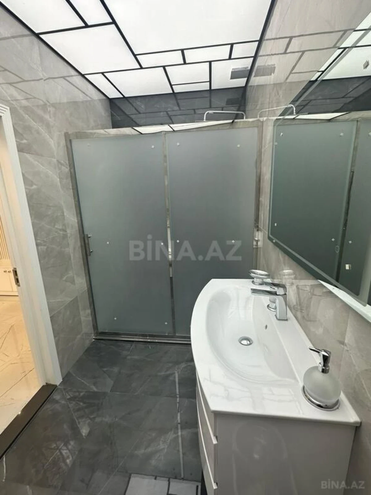 Kirayə verilir 3 otaqlı mənzil 120 m²