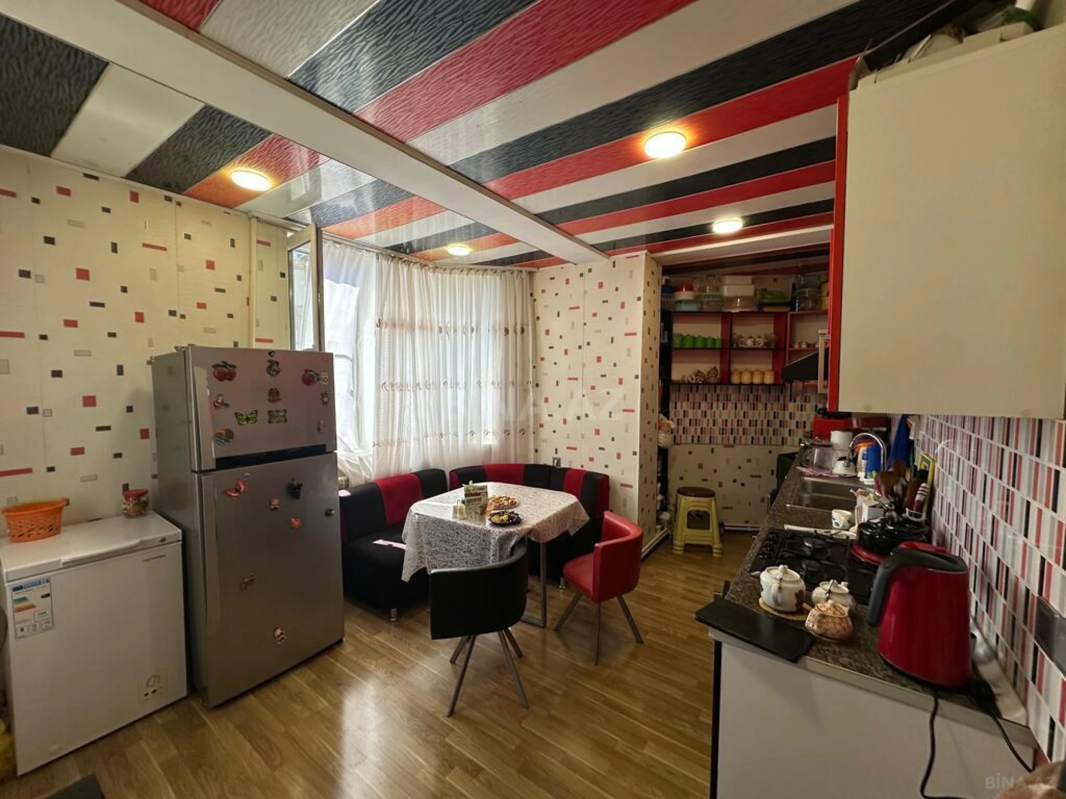 Satılır 3 otaqlı mənzil 150 m²