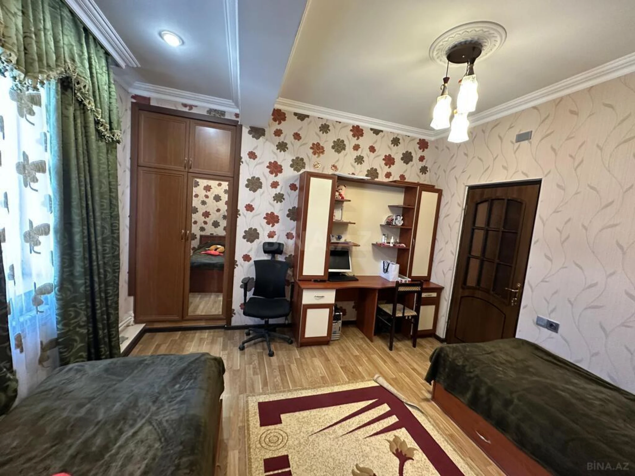 Satılır 3 otaqlı mənzil 150 m²
