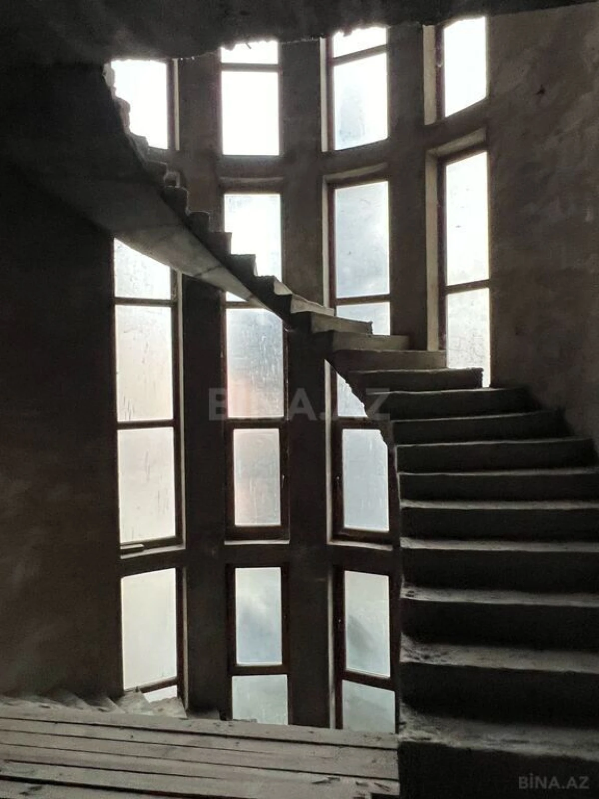 Satılır 10 otaqlı həyət evi 800 m²