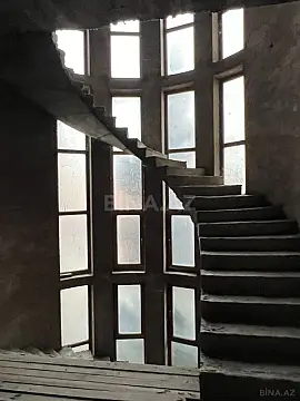 Satılır 10 otaqlı həyət evi 800 m²