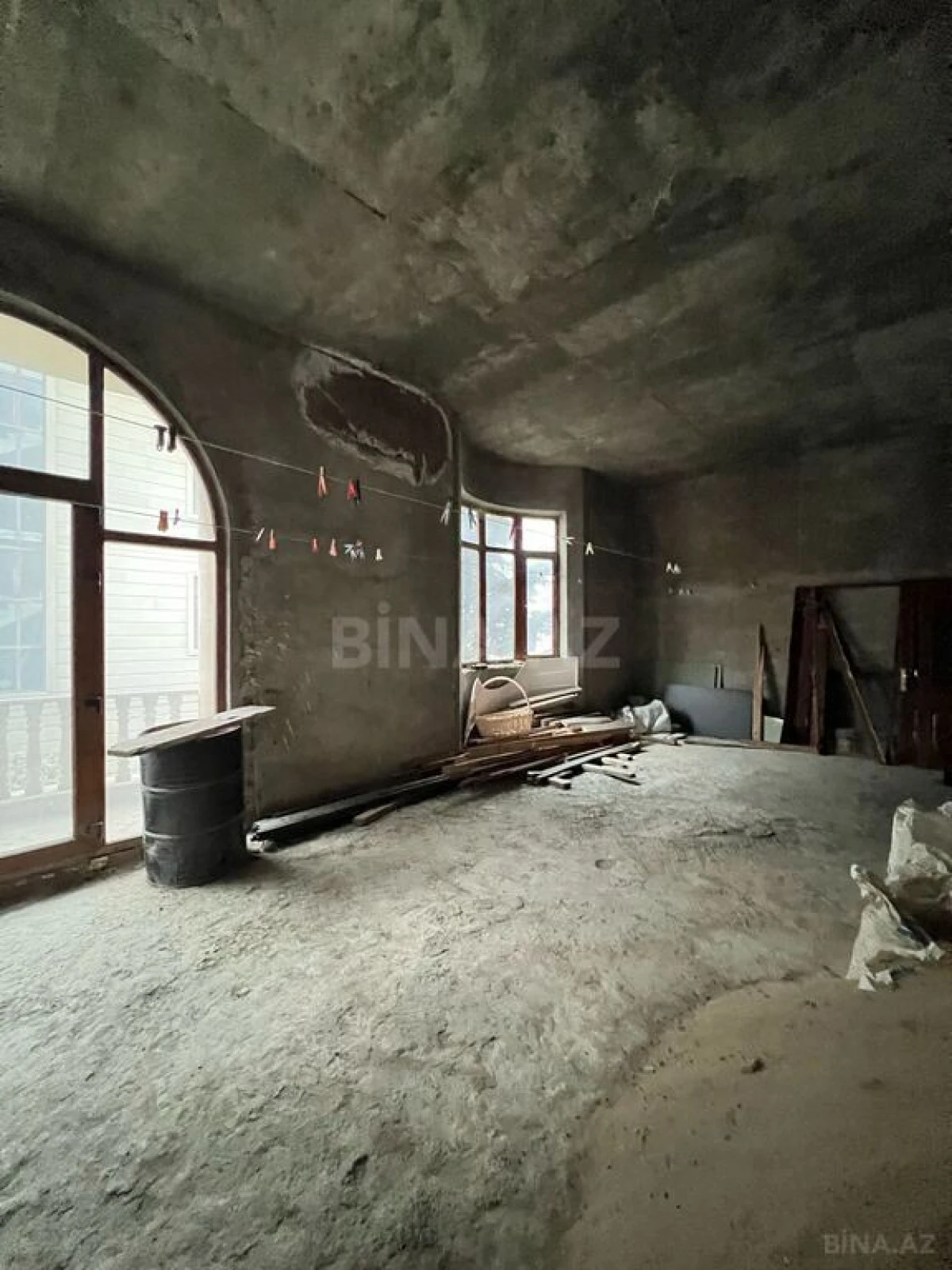 Satılır 10 otaqlı həyət evi 800 m²