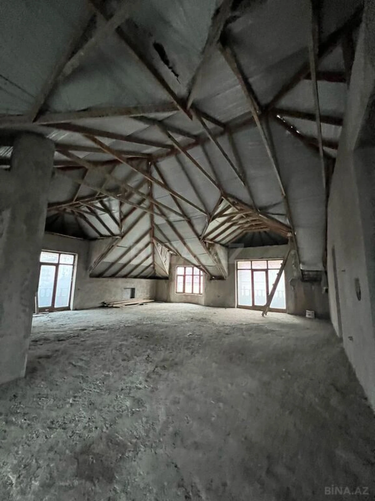 Satılır 10 otaqlı həyət evi 800 m²