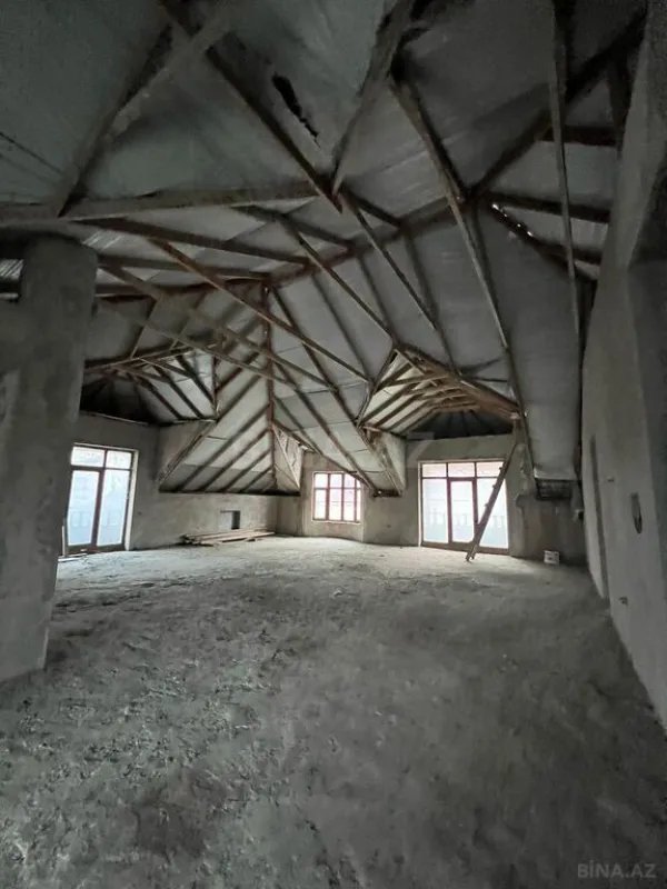 Satılır 10 otaqlı həyət evi 800 m²