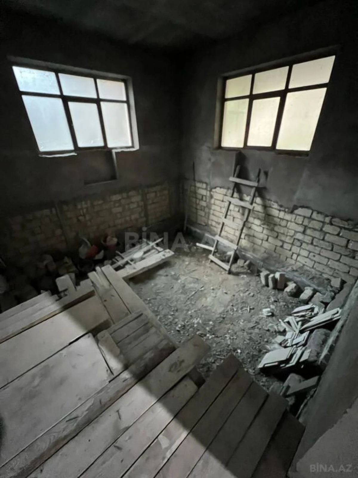 Satılır 10 otaqlı həyət evi 800 m²