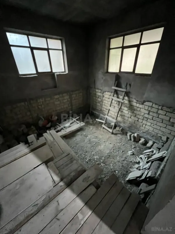 Satılır 10 otaqlı həyət evi 800 m²