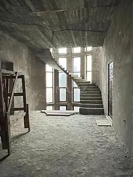 Satılır 10 otaqlı həyət evi 800 m²