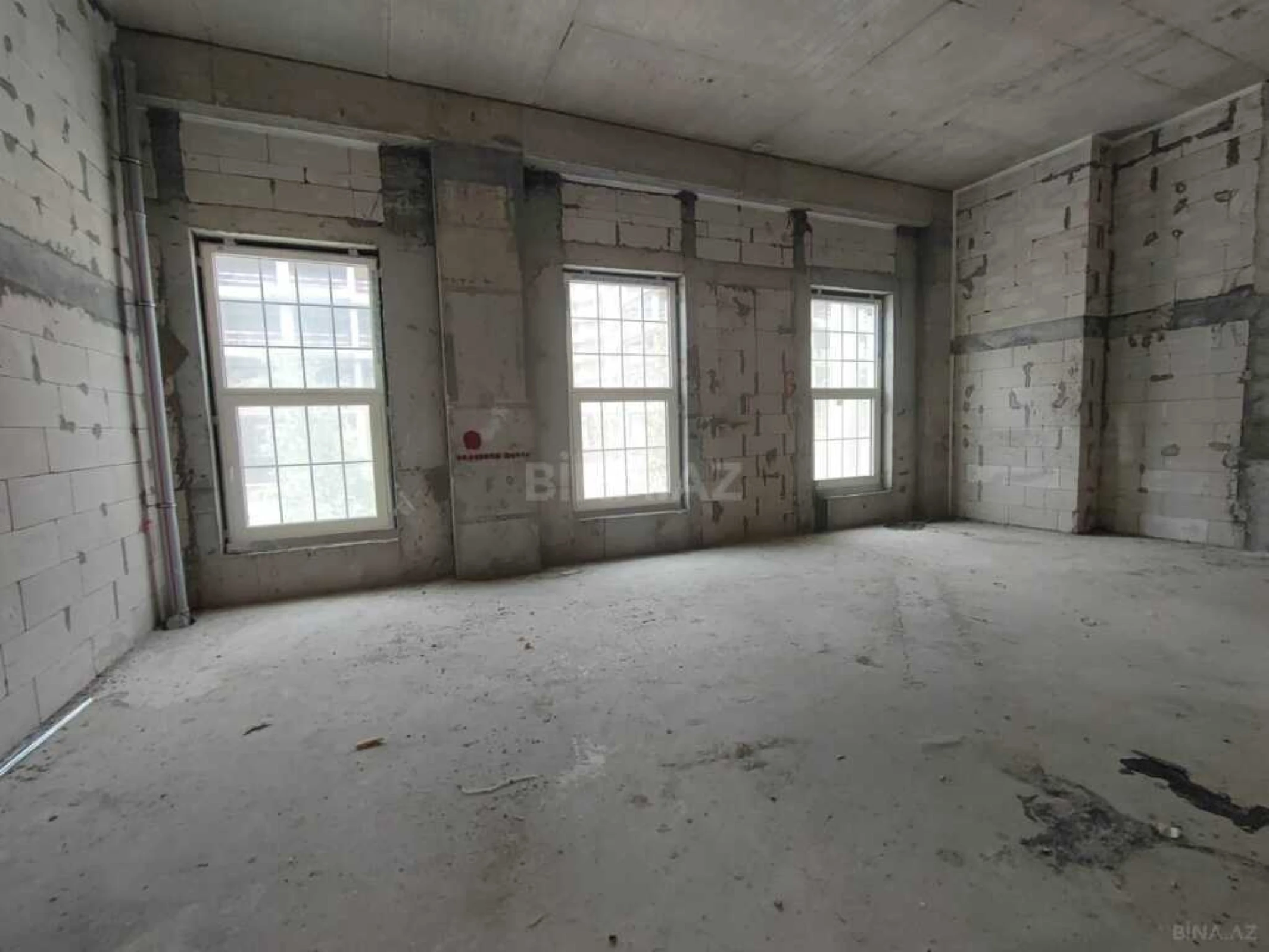 Satılır 3 otaqlı ofis 93 m²