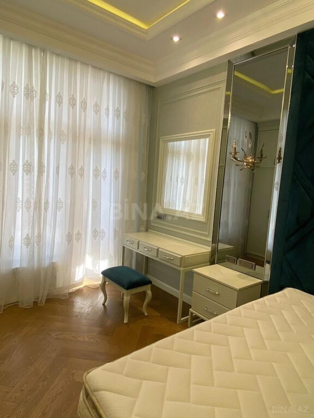 Kirayə verilir 3 otaqlı mənzil 160 m²