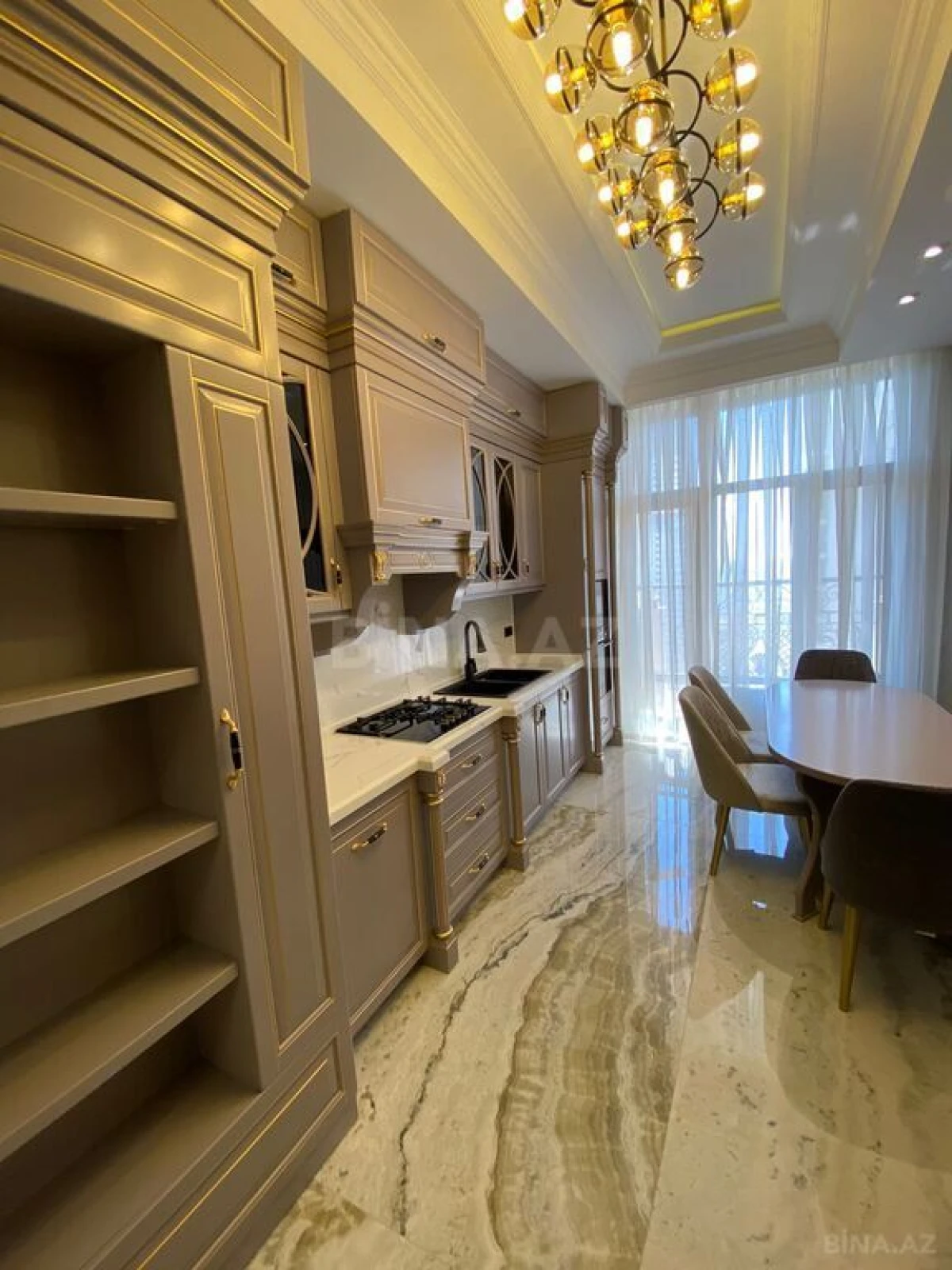 Kirayə verilir 3 otaqlı mənzil 160 m²