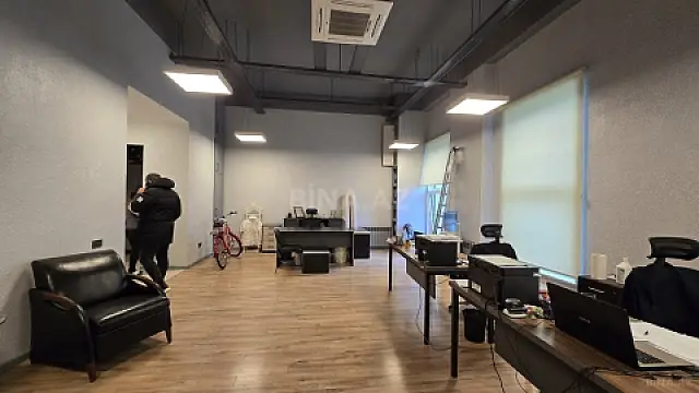 Satılır 3 otaqlı ofis 88 m²