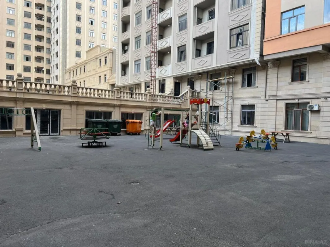 Satılır 3 otaqlı mənzil 140 m²