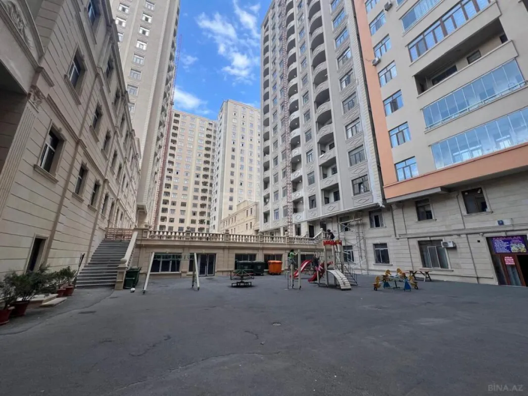 Satılır 3 otaqlı mənzil 140 m²