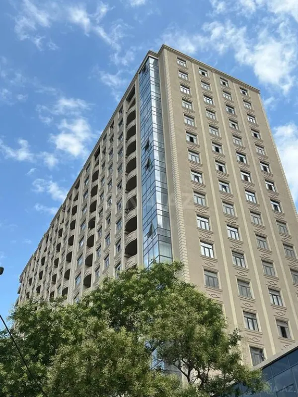 Satılır 3 otaqlı mənzil 140 m²