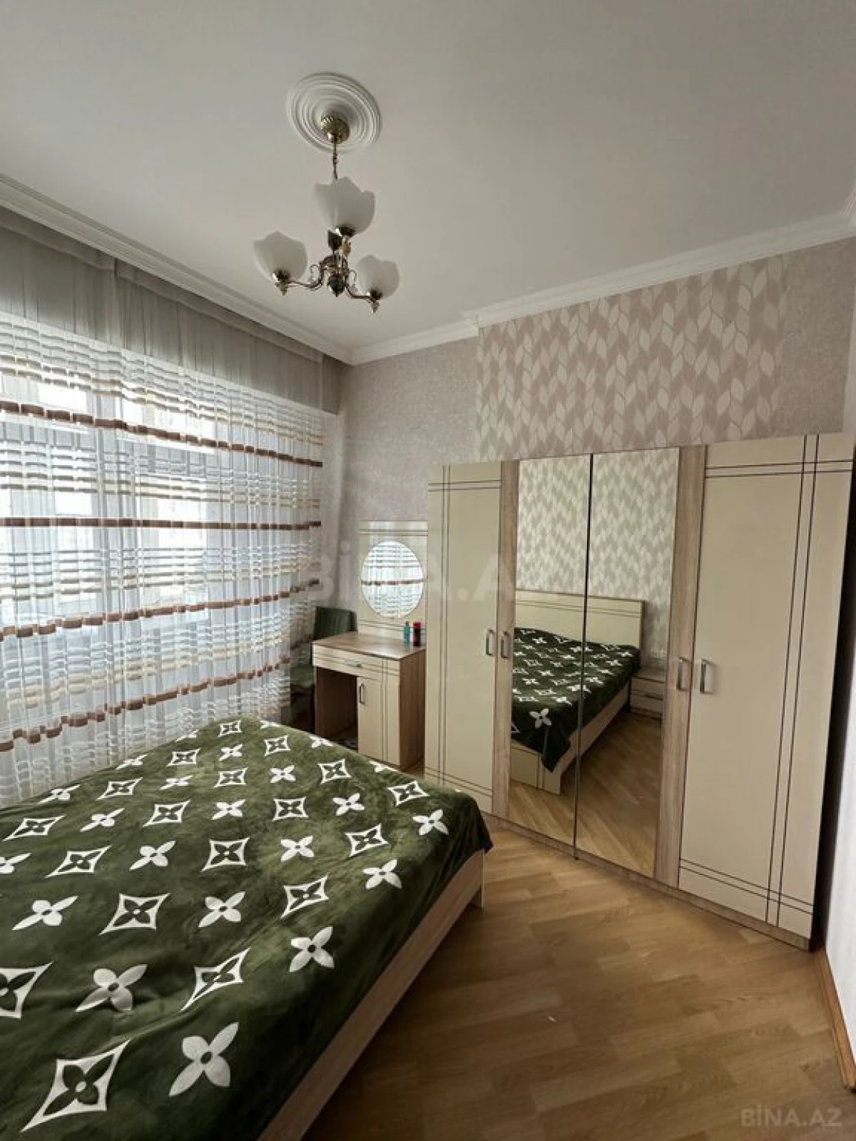 Satılır 4 otaqlı mənzil 126 m²