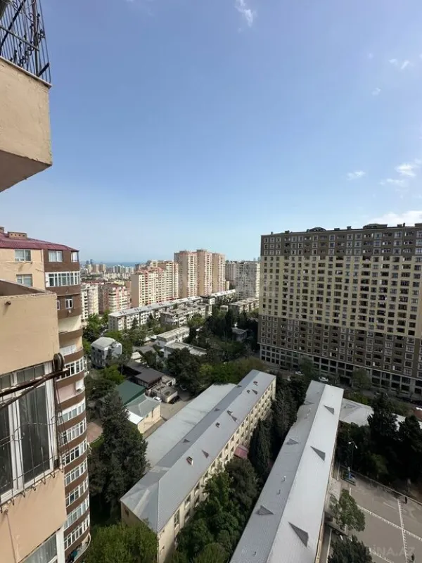 Satılır 4 otaqlı mənzil 126 m²