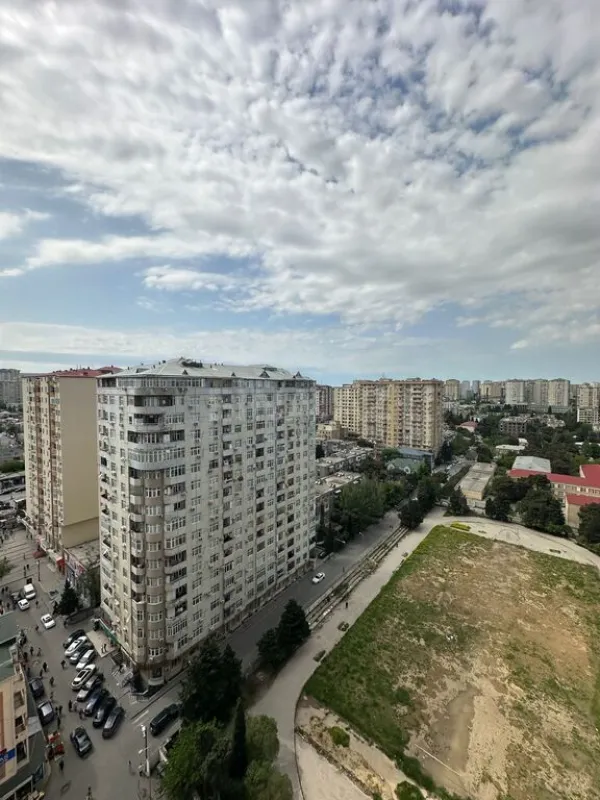 Satılır 4 otaqlı mənzil 126 m²