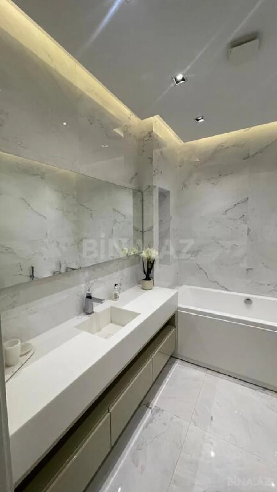 Kirayə verilir 2 otaqlı mənzil 80 m²