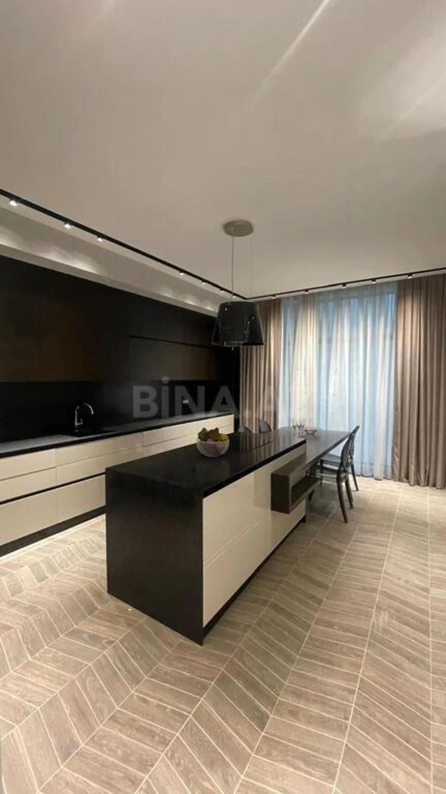 Kirayə verilir 2 otaqlı mənzil 80 m²