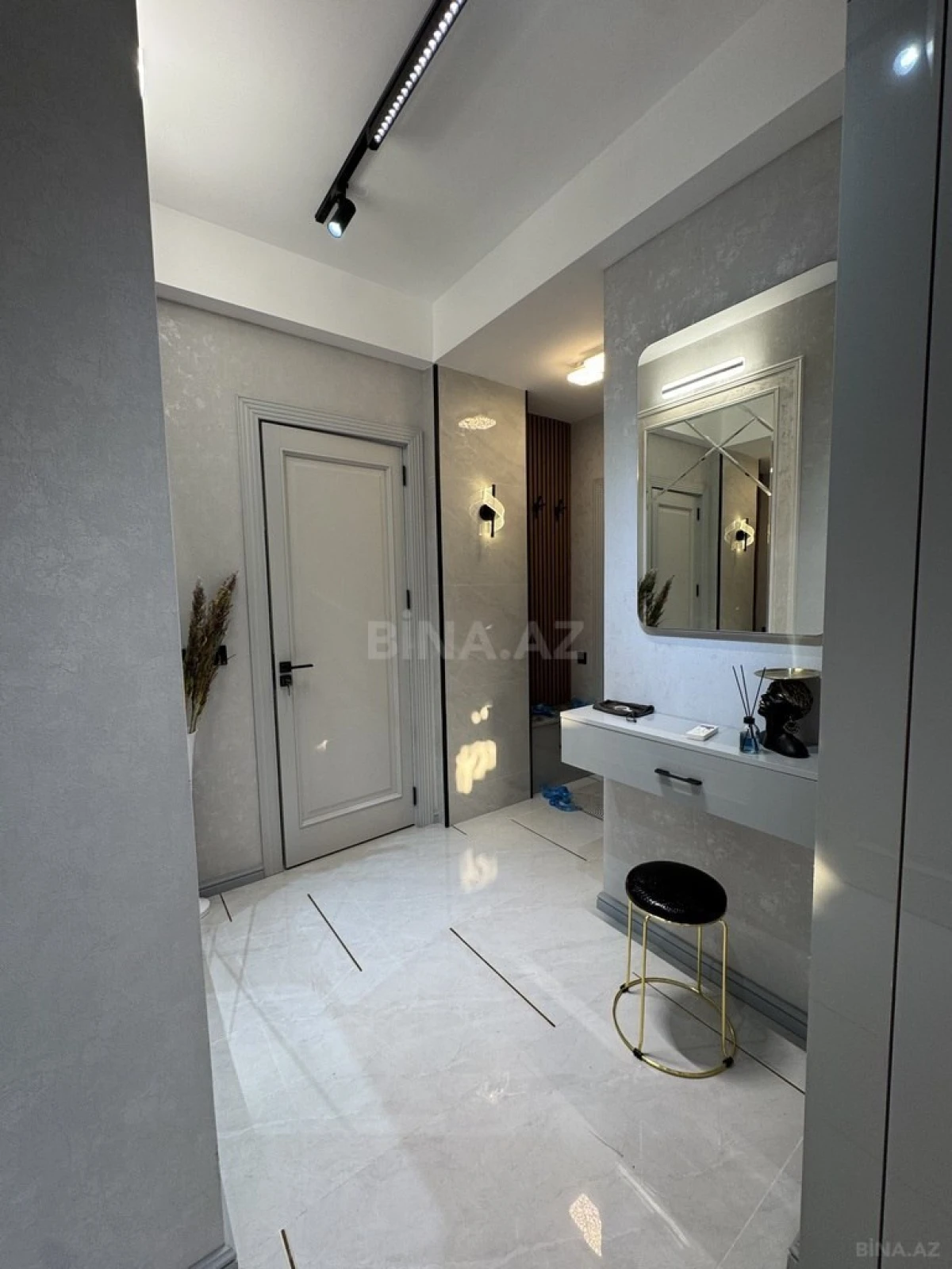 Satılır 2 otaqlı mənzil 52 m²