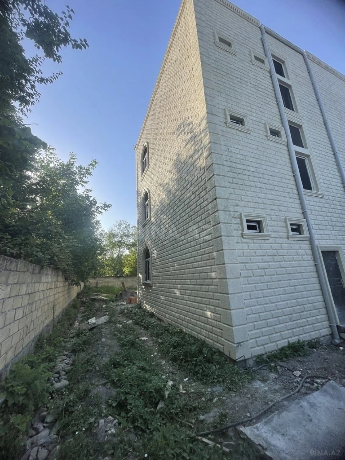 Satılır 12 otaqlı həyət evi 600 m²
