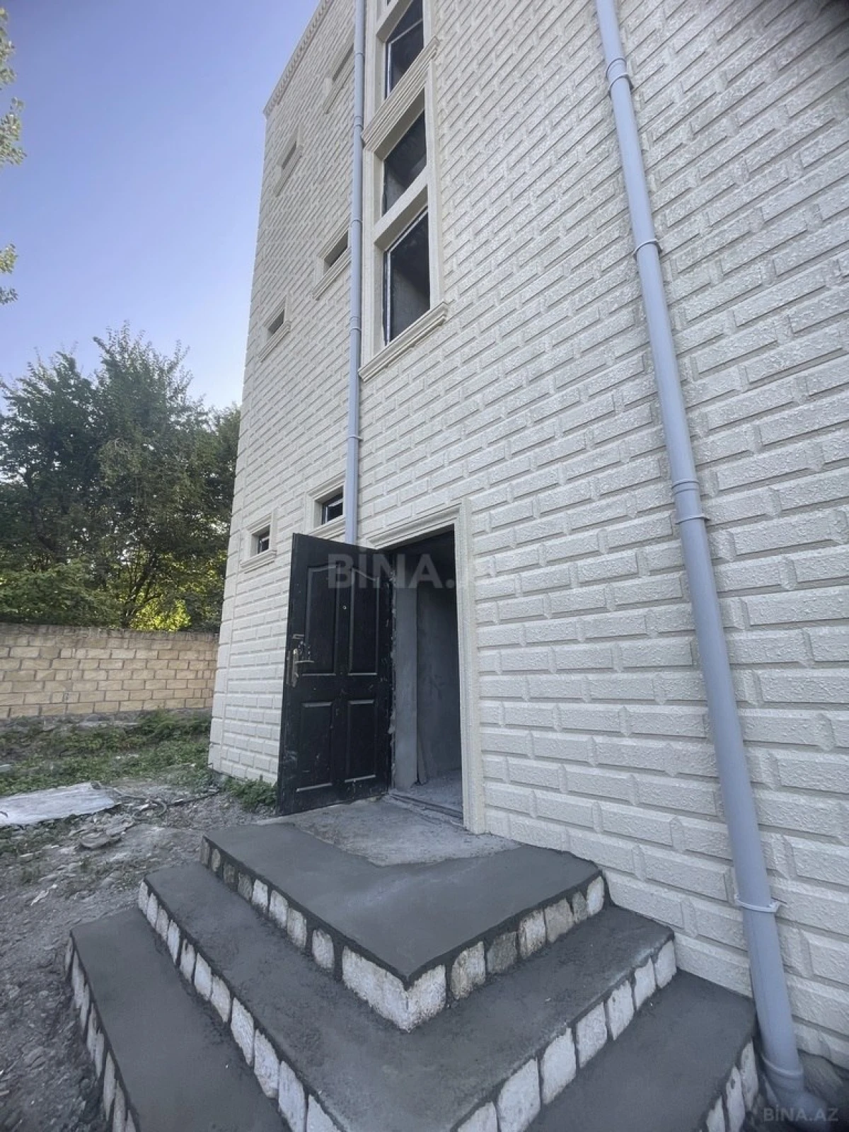 Satılır 12 otaqlı həyət evi 600 m²