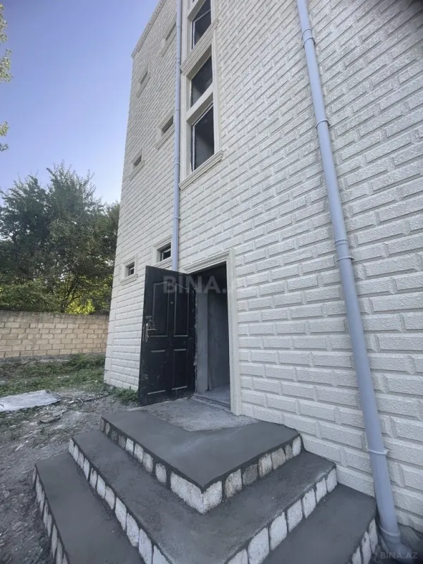 Satılır 12 otaqlı həyət evi 600 m²