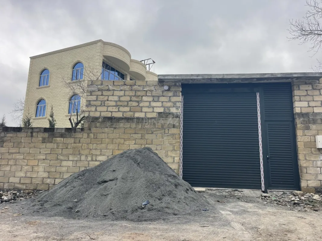 Satılır 12 otaqlı həyət evi 600 m²
