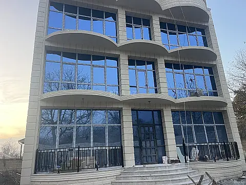 Satılır 12 otaqlı həyət evi 600 m² — Qəbələ 12 otaq 600.00 m²