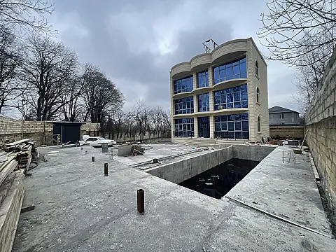 Satılır 12 otaqlı həyət evi 600 m²