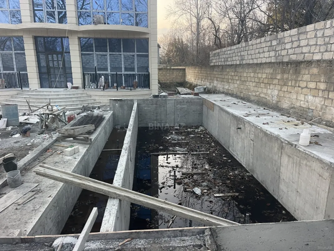 Satılır 12 otaqlı həyət evi 600 m²