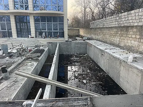 Satılır 12 otaqlı həyət evi 600 m²