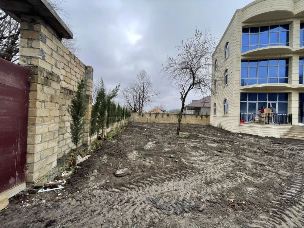 Satılır 12 otaqlı həyət evi 600 m²