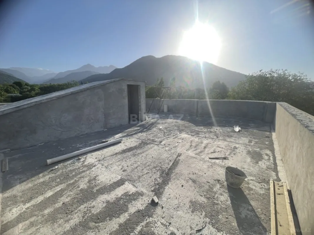 Satılır 12 otaqlı həyət evi 600 m²