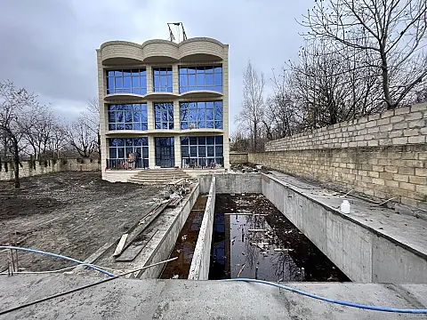 Satılır 12 otaqlı həyət evi 600 m²