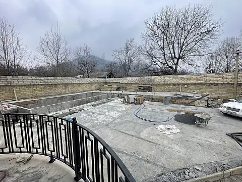 Satılır 12 otaqlı həyət evi 600 m²