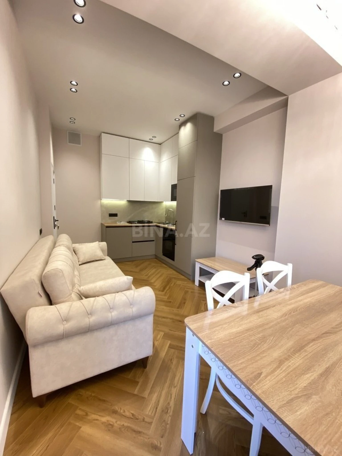 Kirayə verilir 2 otaqlı mənzil 60 m²
