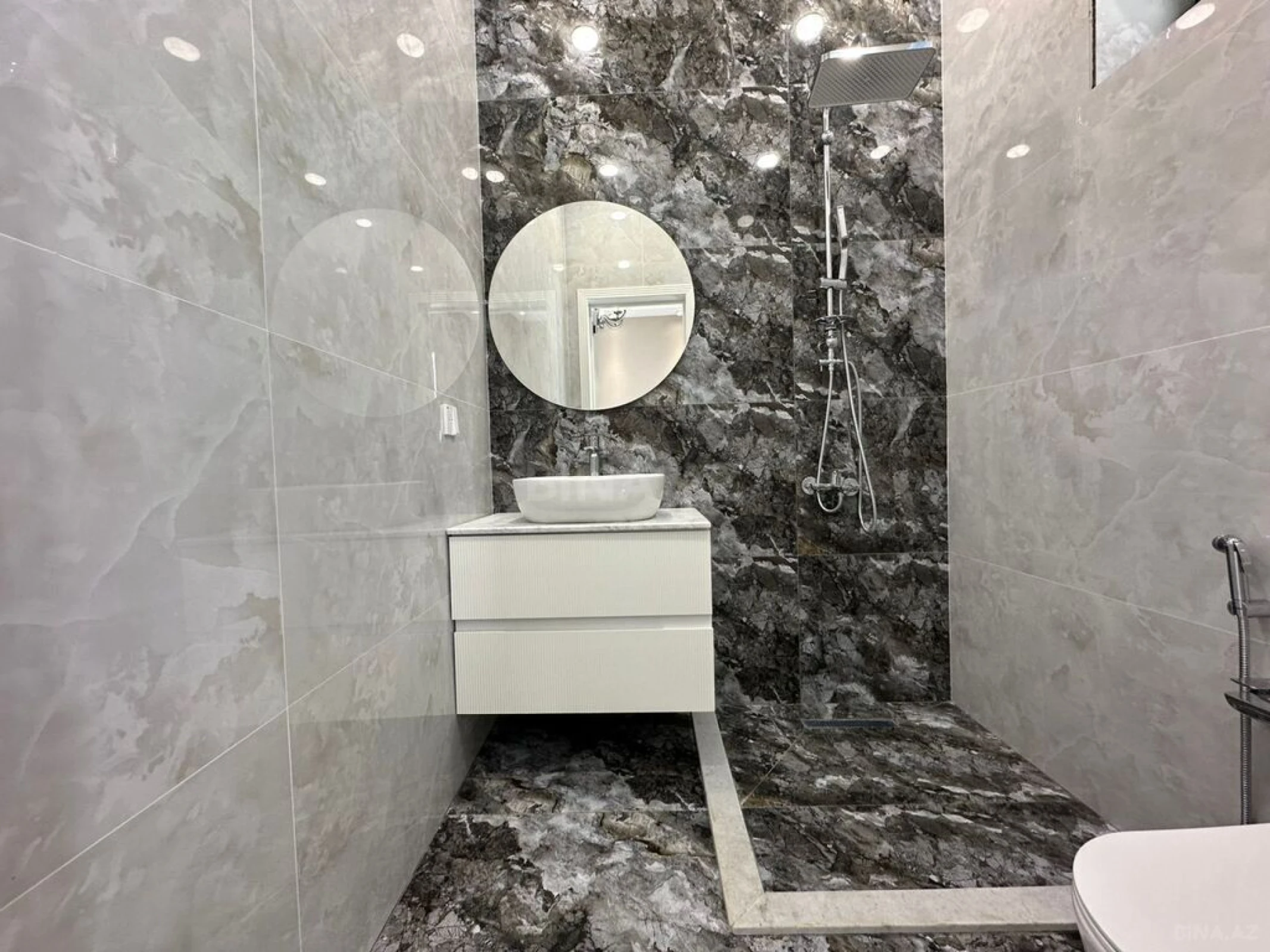 Satılır 4 otaqlı həyət evi 160 m²