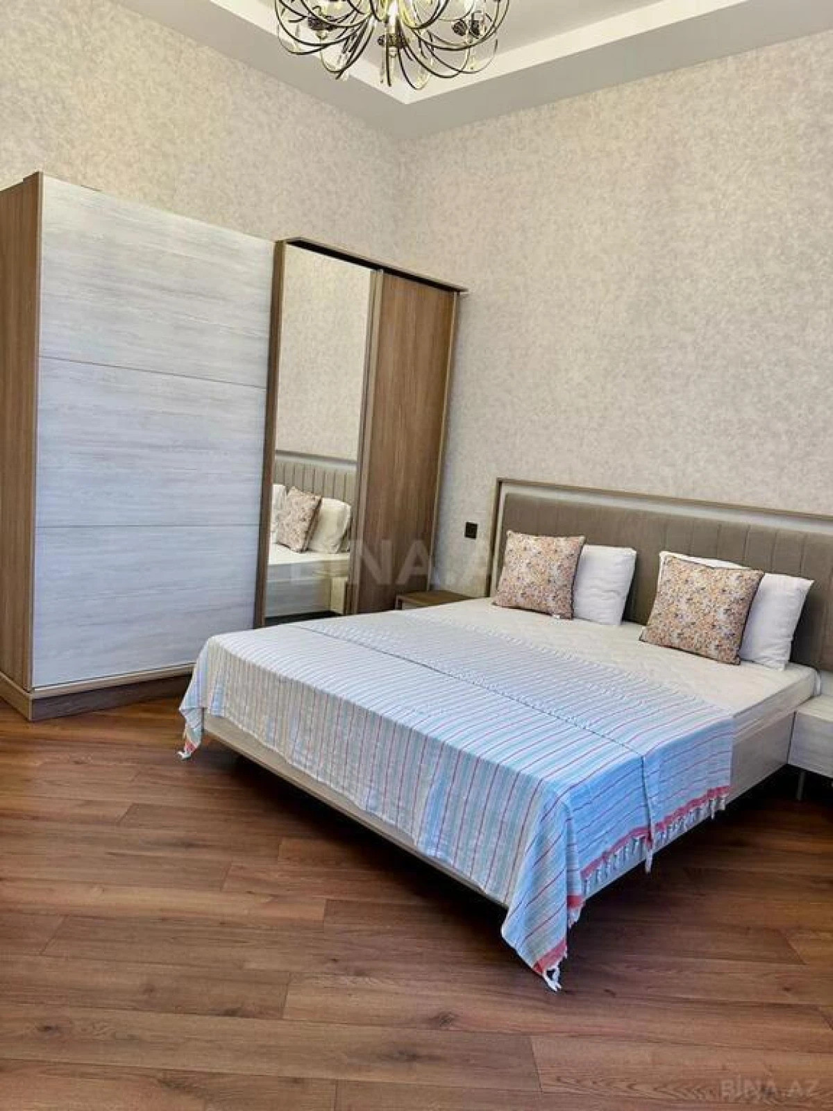 Satılır 4 otaqlı həyət evi 200 m²