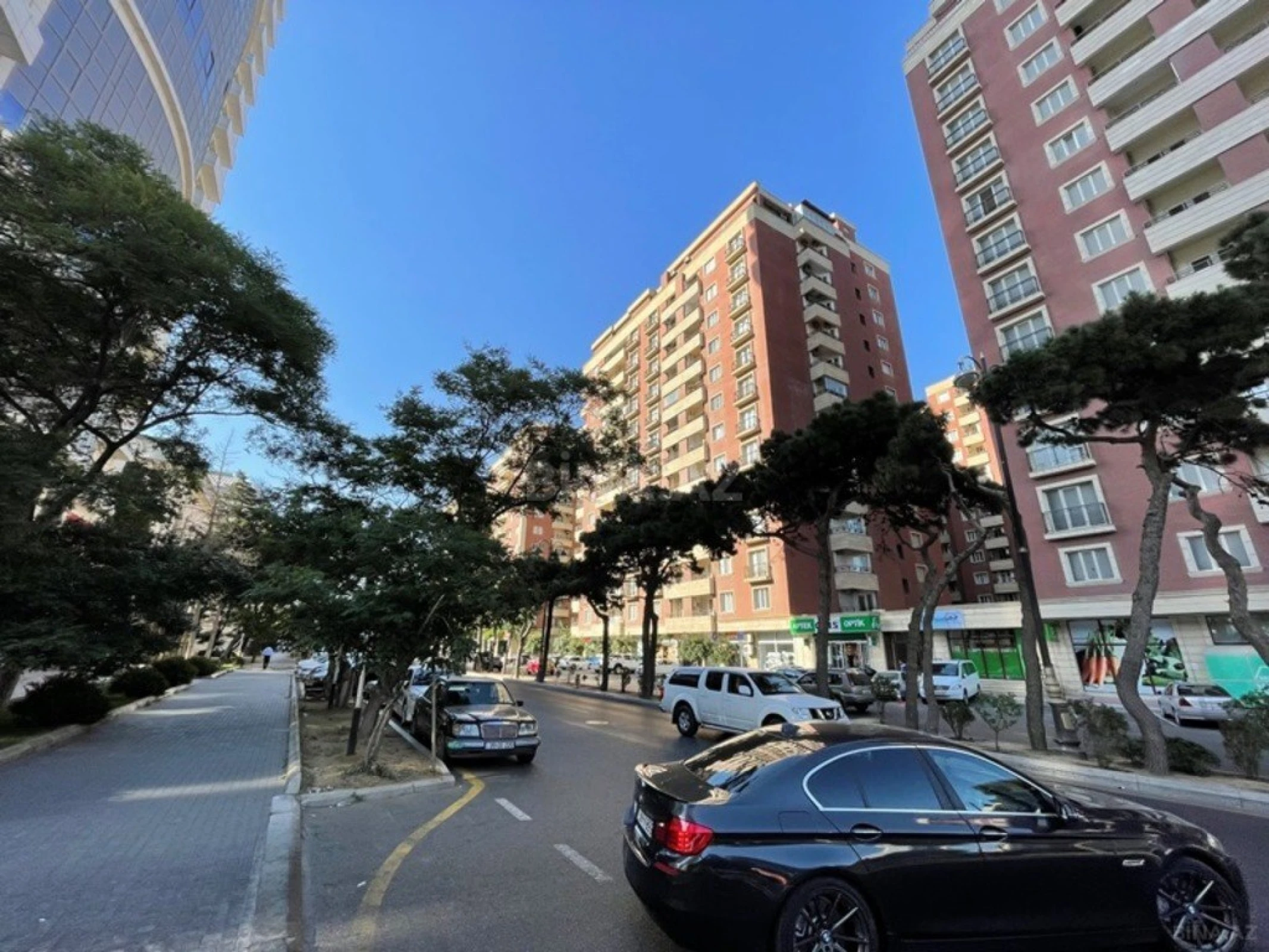 Satılır 5 otaqlı mənzil 256 m²