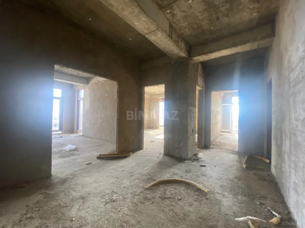 Satılır 5 otaqlı mənzil 256 m²
