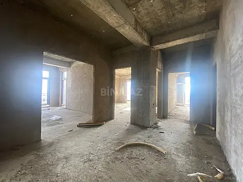 Satılır 5 otaqlı mənzil 256 m²