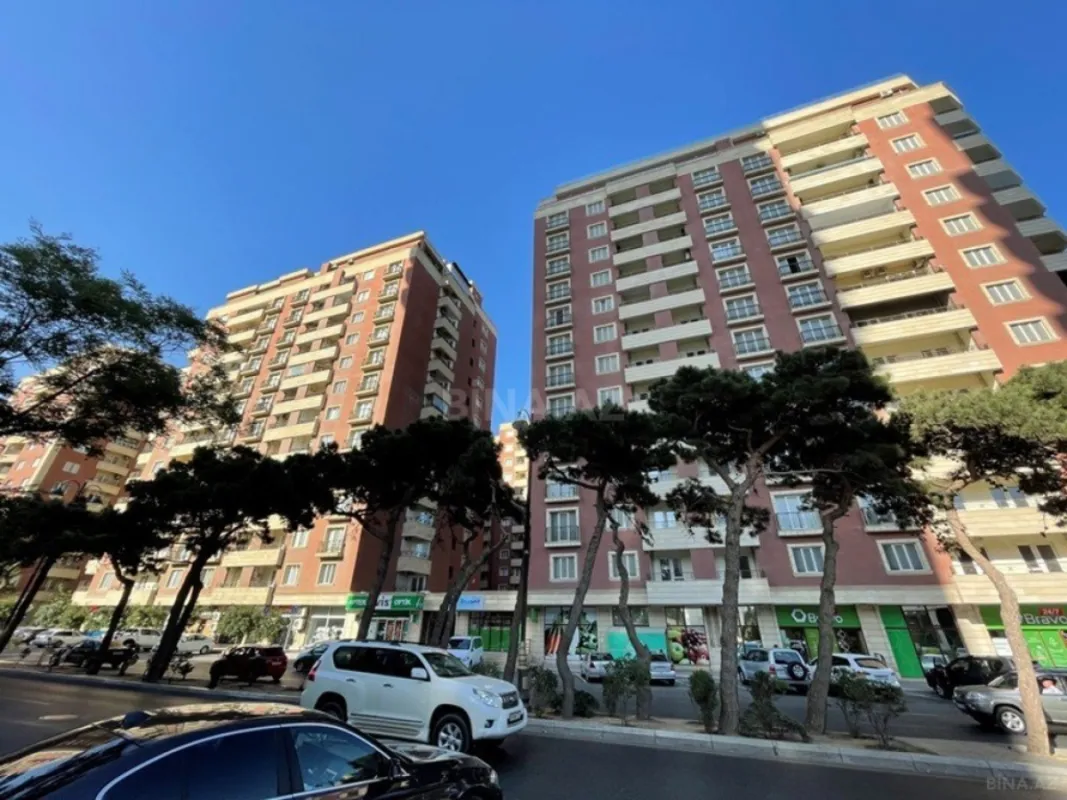 Satılır 5 otaqlı mənzil 256 m²