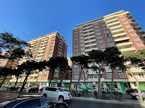 Satılır 5 otaqlı mənzil 256 m²