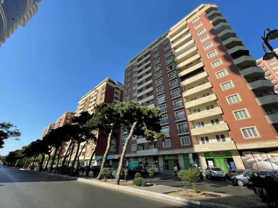 Satılır 5 otaqlı mənzil 256 m²