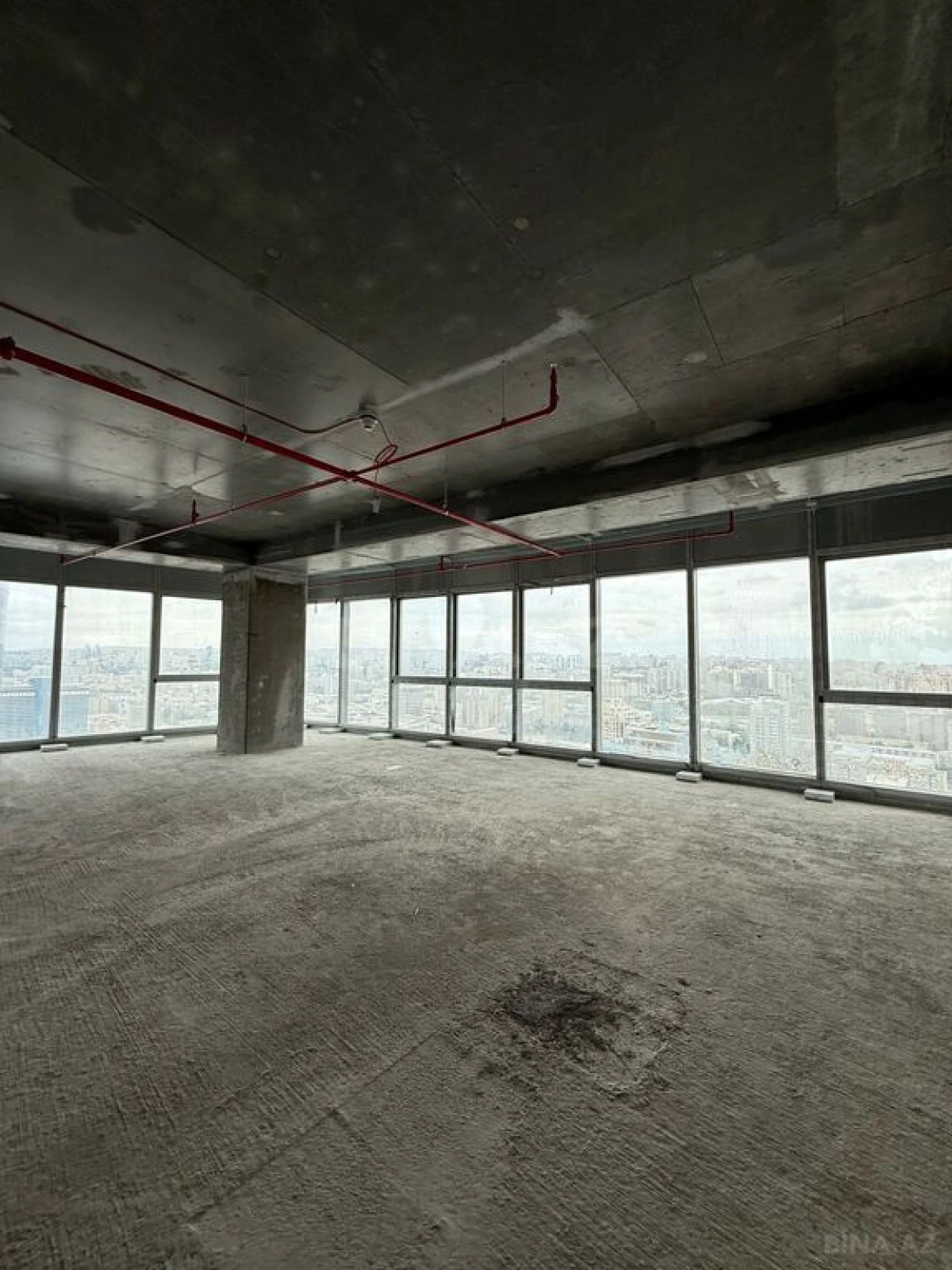 Satılır 3 otaqlı mənzil 172 m²