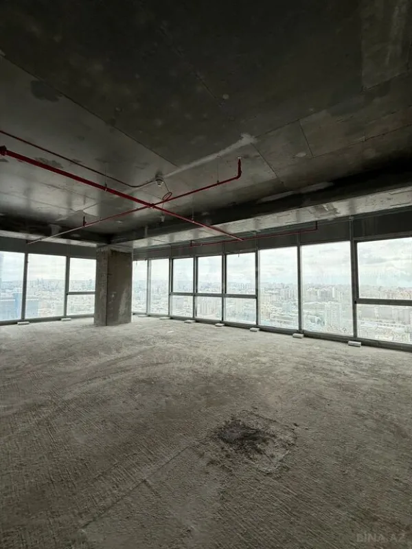 Satılır 3 otaqlı mənzil 172 m²