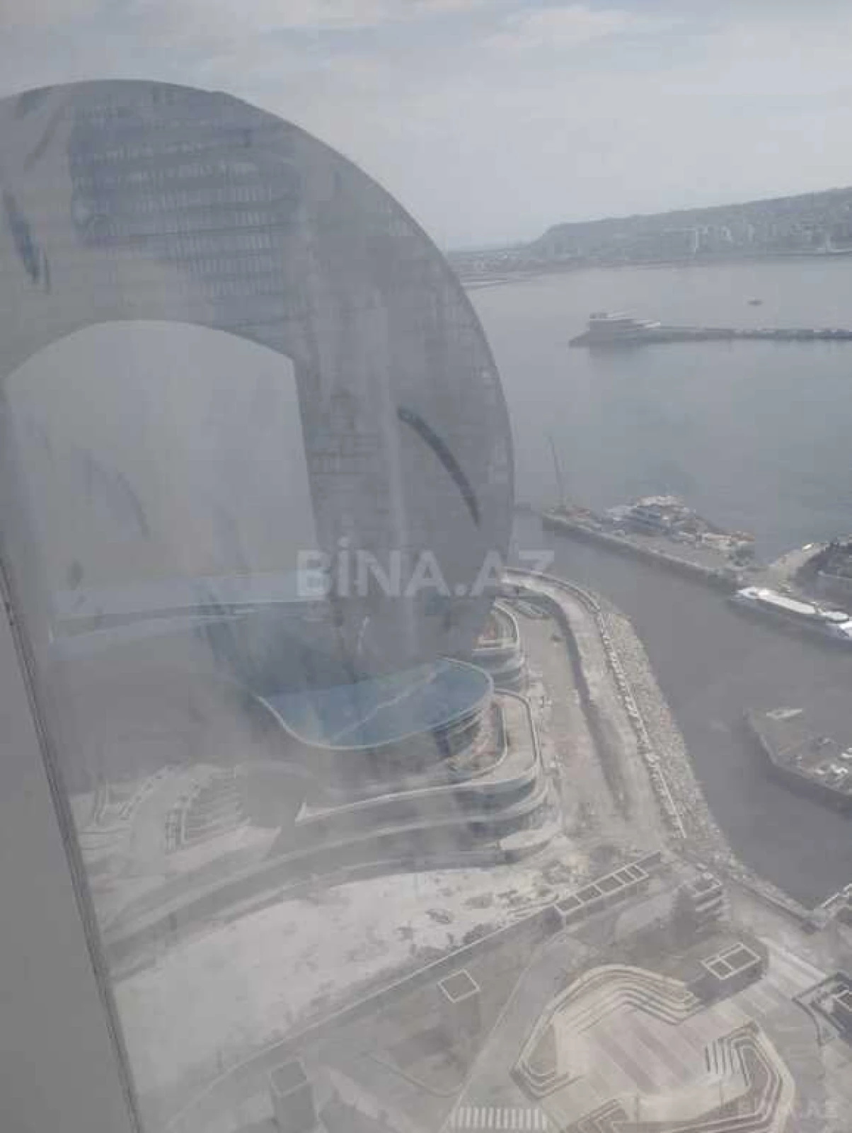 Satılır 3 otaqlı mənzil 172 m²