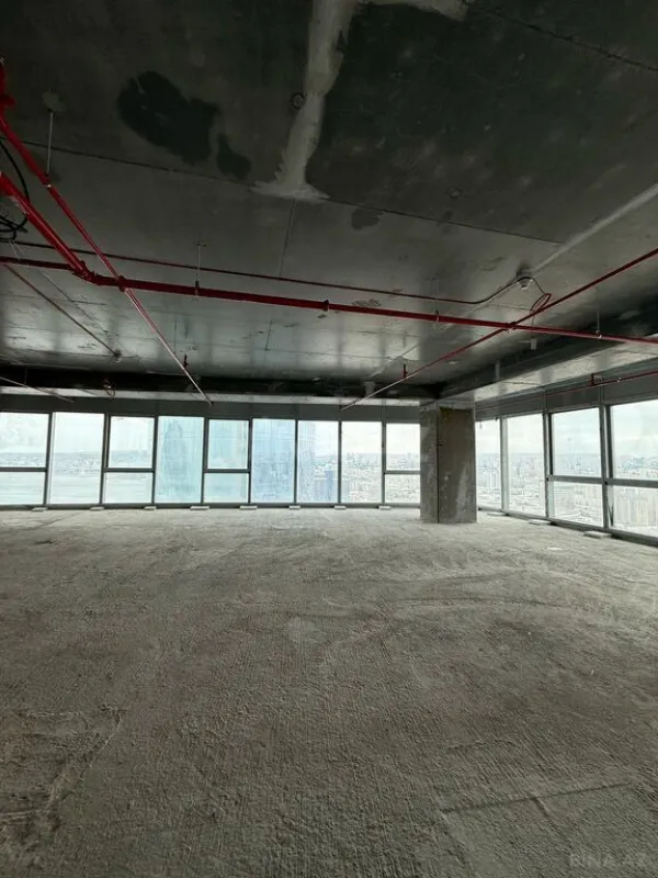 Satılır 3 otaqlı mənzil 172 m²